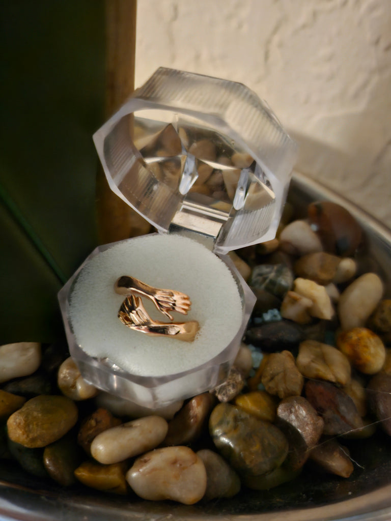 Hugs and love Ring